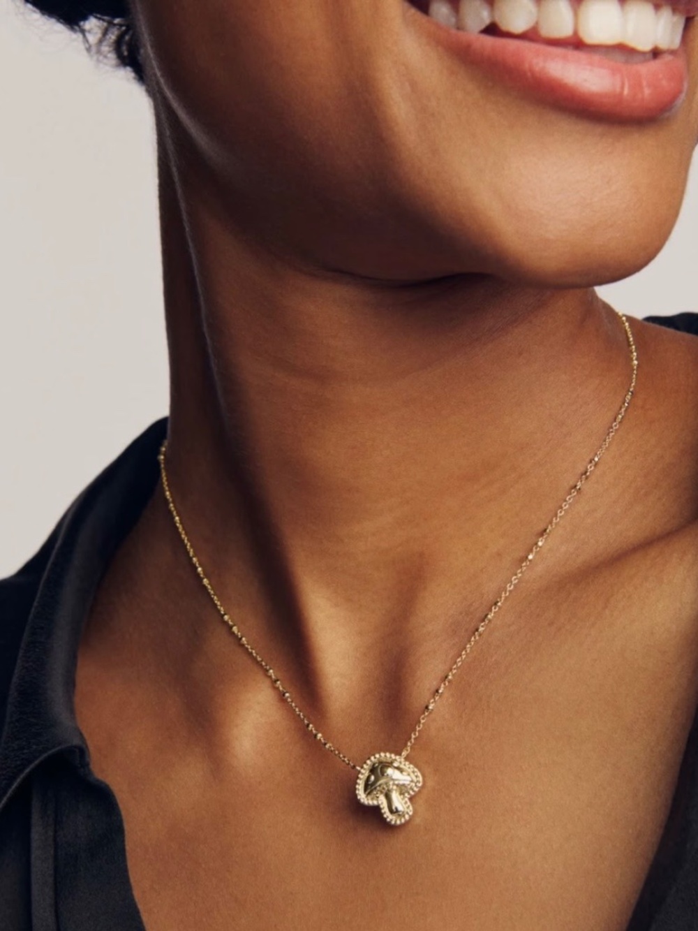 Kendra Scott Mushroom Gold Short Pendant Necklace in Brown Mix - Picture 7 of 8